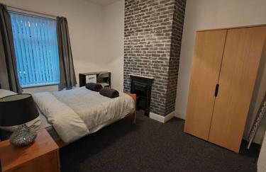 Brighouse 2 bedhouse central contractors welcome - Foto 19