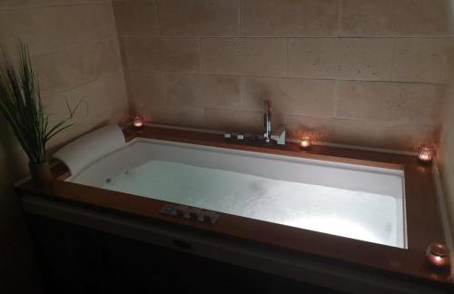 Jacuzzi® - La petite Romantique - FloBNB - Foto 12