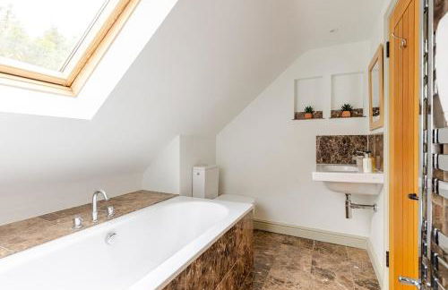 Spacious farmhouse with stunning valley views - Foto 40