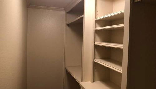 Crosby Backyard Oasis with Weekday Specials! - Foto 5, wardrobe