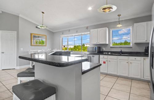 NEW!Paradise PalmsDockPoolKayaks GrillView! - Foto 22