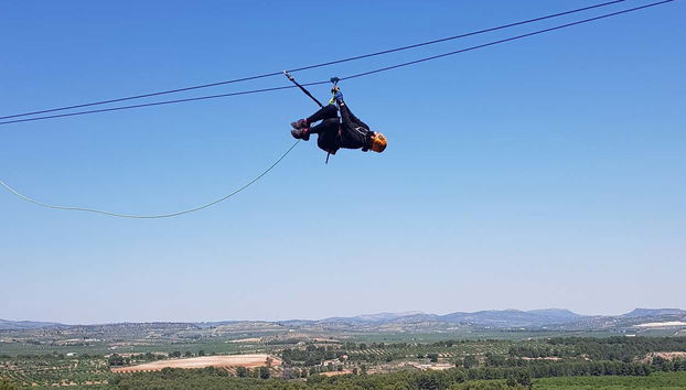 Bajando por la tirolina