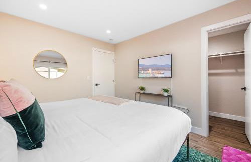 Classic Beach Bungalow - Parking, Private Patio & Pet Friendly! - Foto 7