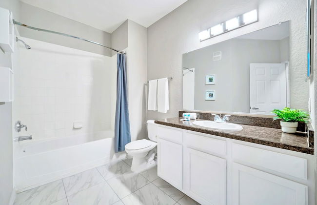 Upstay - Condo Near Disney w Games Pool Sauna - Photo 19