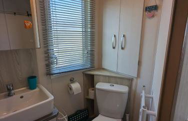 Beautifully presented beachcomber holiday home sited on the Durdle Door holiday park within a few minutes walk from the path that leads to the famous Durdle Door arch and Lulworth cove - Foto 16