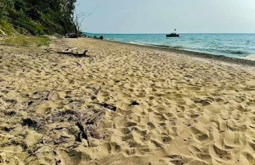 Spacious A-Frame with Lake Michigan Views & Hot Tub-Family Friendly - Foto 52