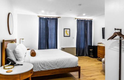 Historic Hotel, King Bed, Fast WiFi, Room # 104 - Foto 2