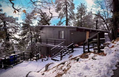 Updated Mountain Cabin Retreat with 180 views off Deck and Balcony - Foto 2