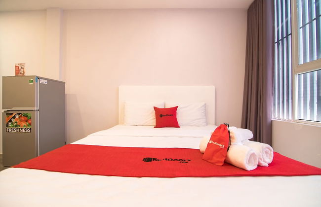 RedDoorz Plus near Tan Dinh Market 2 - Photo 9