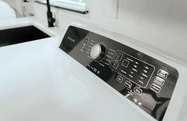 Cozy 6BR Home Near Plaza Dist -sleeps 15 - Photo 63