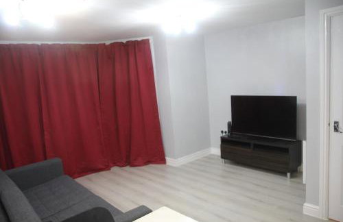 Comfy 2-bedroom Flat with Private Parking - Foto 25