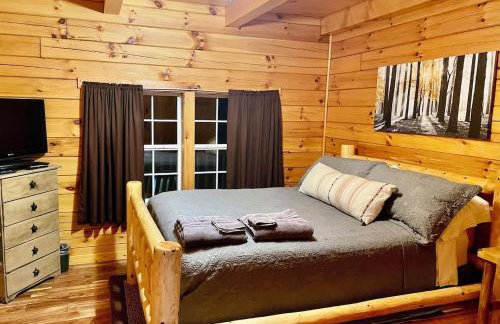 Breath of Heaven Cabin- Hot Tub, Deck, Pond, PETS - Foto 9