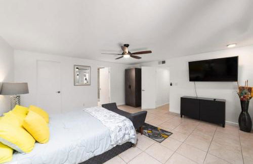 3BR 2BA Home in Palm Springs with Private Pool - Foto 18