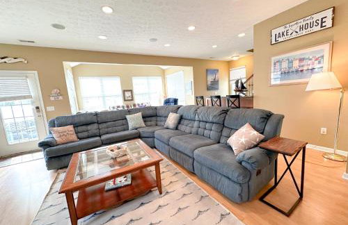 5 Bedroom Home in Old Homestead II - Photo 2