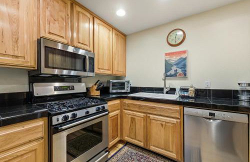 2 Miles to Palisades Ski Resort w Free Shuttle! - Foto 15