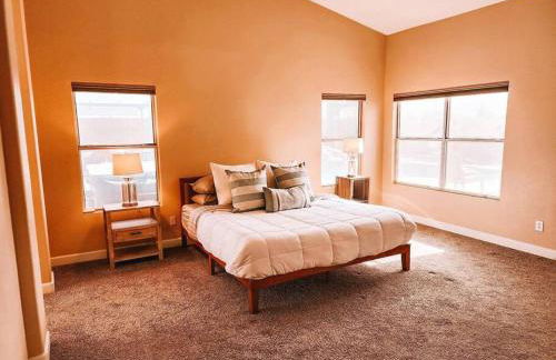 Luxury Pool Home! Amazing Back Yard Oasis - Foto 9