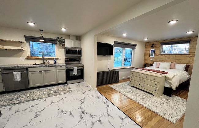 Dollhouse Downtown - Photo 18