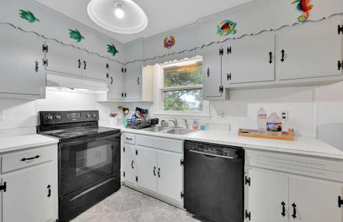 Park your Boat! Mins from the Ocean•Screened Porch - Foto 10