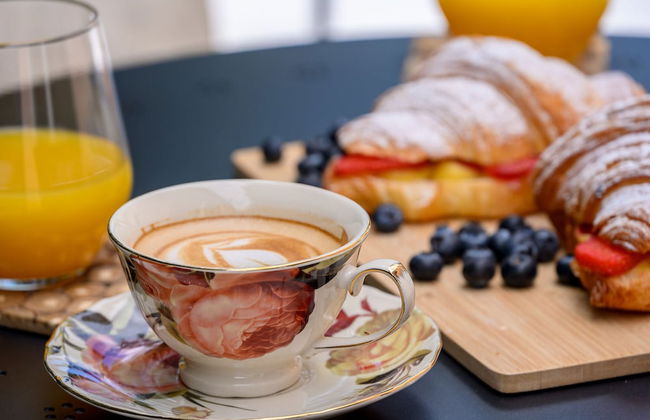 Yellow house with private parking - Photo 18