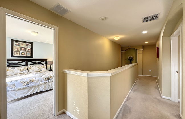 This Amazing 6 Bedroom Property With a Lake View - Foto 22