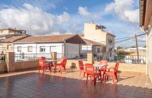 Amplia Casa Familiar con Calefacción, cerca de Sierra Nevada y Granada - Foto 2