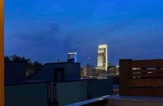 Modern Townhome Near Downtown walk to CWS! - Foto 28