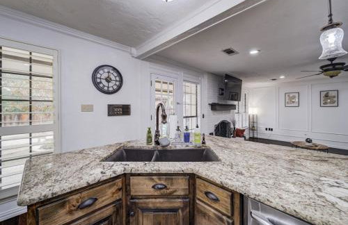 Trophy Haven Retreat With Pool - Foto 19