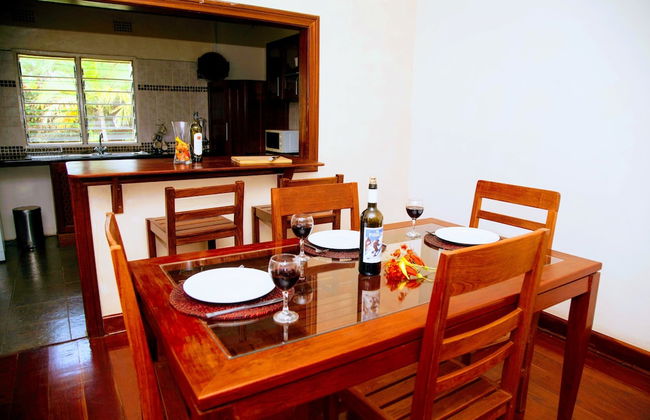 Lush Gardens Apartment 2 - Photo 8