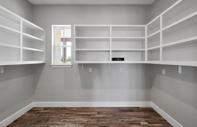 New Luxury Texas Farmhouse - Photo 53