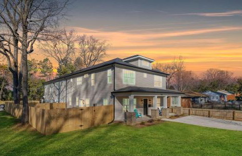 Bancroft Bungalow - Hot Tub, Fire Pit - Near Uptown - Foto 44