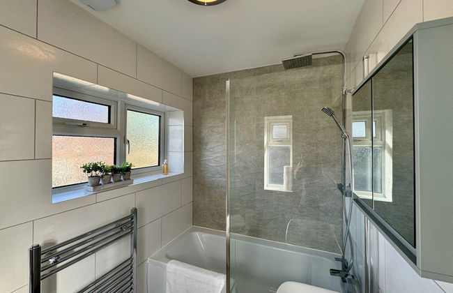 Sandringham House Serene Escape Cottage - Photo 40