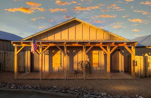 Miners Cabin #4 - King Bed - Private Balcony with Views - Foto 26