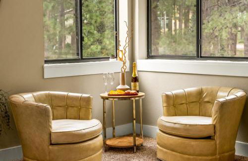 Spacious Comfort in Scenic Monument - Foto 31