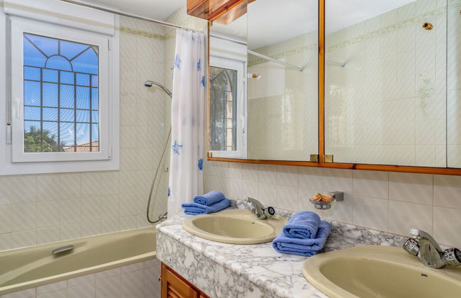 3 bedroom House in Benalmádena with private pool and garden - Photo 14