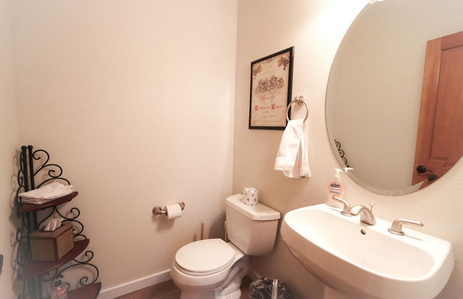 New Downtown Luxury Hideaway Skiing - Photo 17