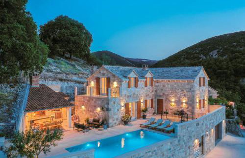 Villa Ani! Traditional and luxurious 4-bedroom villa with heated pool and sea views - Foto 40