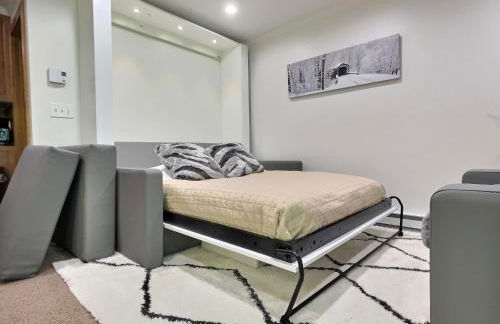 CozyDen - AC, Grill, Bike to Mountain, Porch! - Foto 10