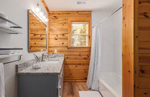 Fitzhugh Lodge - Pool, Poker, Pickleball, Sleeps 16 - Foto 33