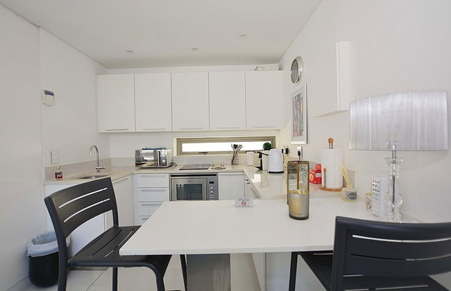 Villa Bleu Blanc in Camps Bay With Pool and Views - Foto 24