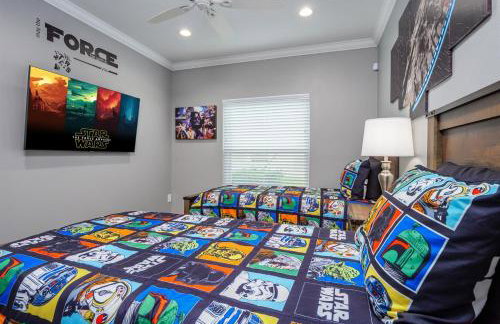 Gorgeous Modern 6BR South Facing Private Pool Hot Tub BBQ Theater 2 Miles Disney - Foto 37