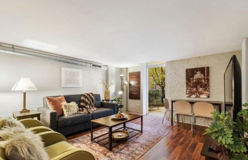 Sleeps 4! 2BR, Gym, Paid Parking, Close to Major Attractions - Foto 36