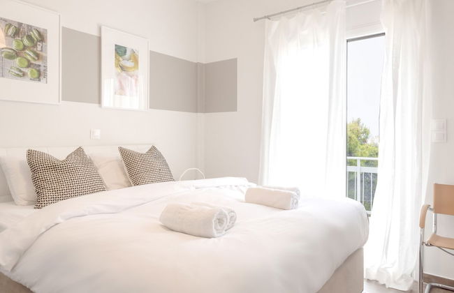 Beachfront 2-bedroom Stay in Voula - Photo 3