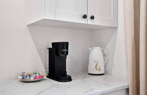 Charming 2nd-Floor Flat 3BR 2BA Free Parking - Foto 10