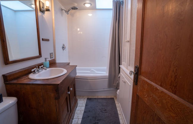 Stunning 2 Bedroom Apt! 3mins Walk From CDN Metro - Foto 35