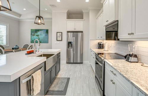 3 Mi to Naples Beach! Couples Resort Getaway - Photo 10