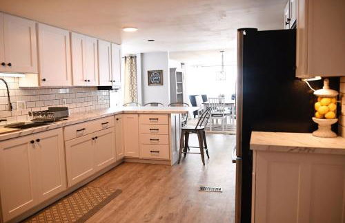 Lake Escape with paddle boards, fire pit & game room - Foto 48