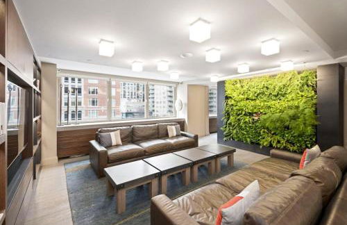 UES 1BR w Gym Rooftop Doorman nr The MET NYC-351 - Foto 17