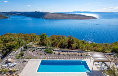 Luxury Villa Oštro with pool & Krk bridge view - Photo 52