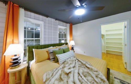 Newly Renovated Luxe Home near Asheville | Pool, Hot Tub, Theater & Games! - Foto 31