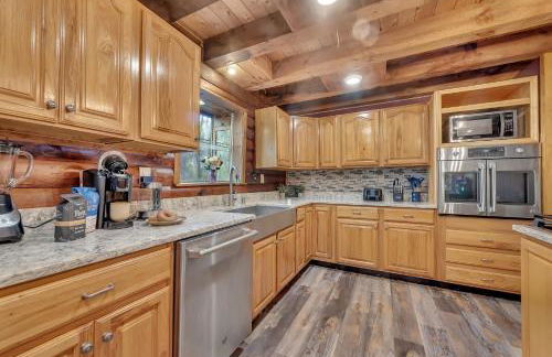 Secluded Log Cabin with Hot Tub Fire Pit Game Room - Foto 25